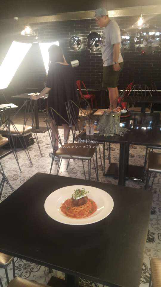 e1a8e9198dcf604ba7774956c6e2ae3b_1480323